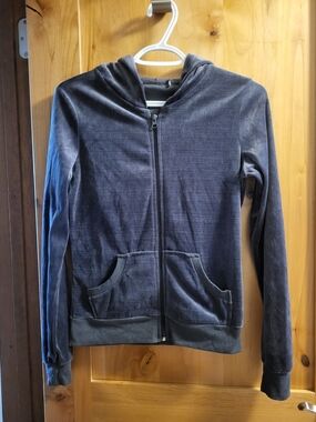 Classic Zip-Up Hooded Sweatshirt in Dark Gray